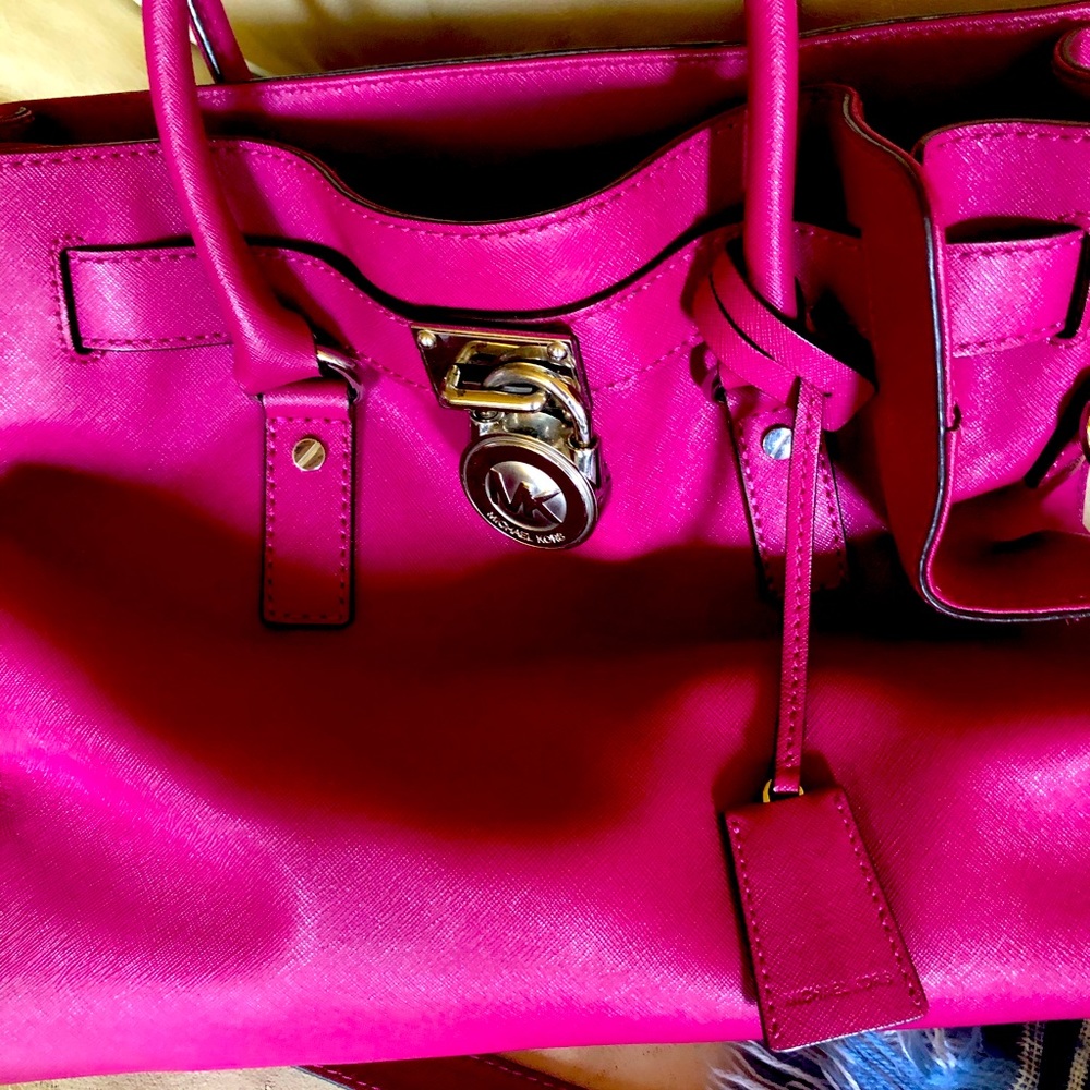 Very nice leather satchel from Michel kor key attached with lock.